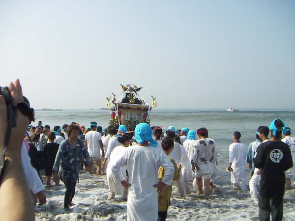 浜辺の神事