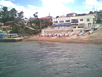 初島島内の漁船船着場